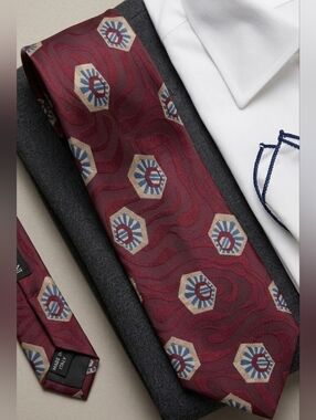 Giorgio Armani Vintage Geometric Hexagon Print Silk Tie Burgundy Cream Navy